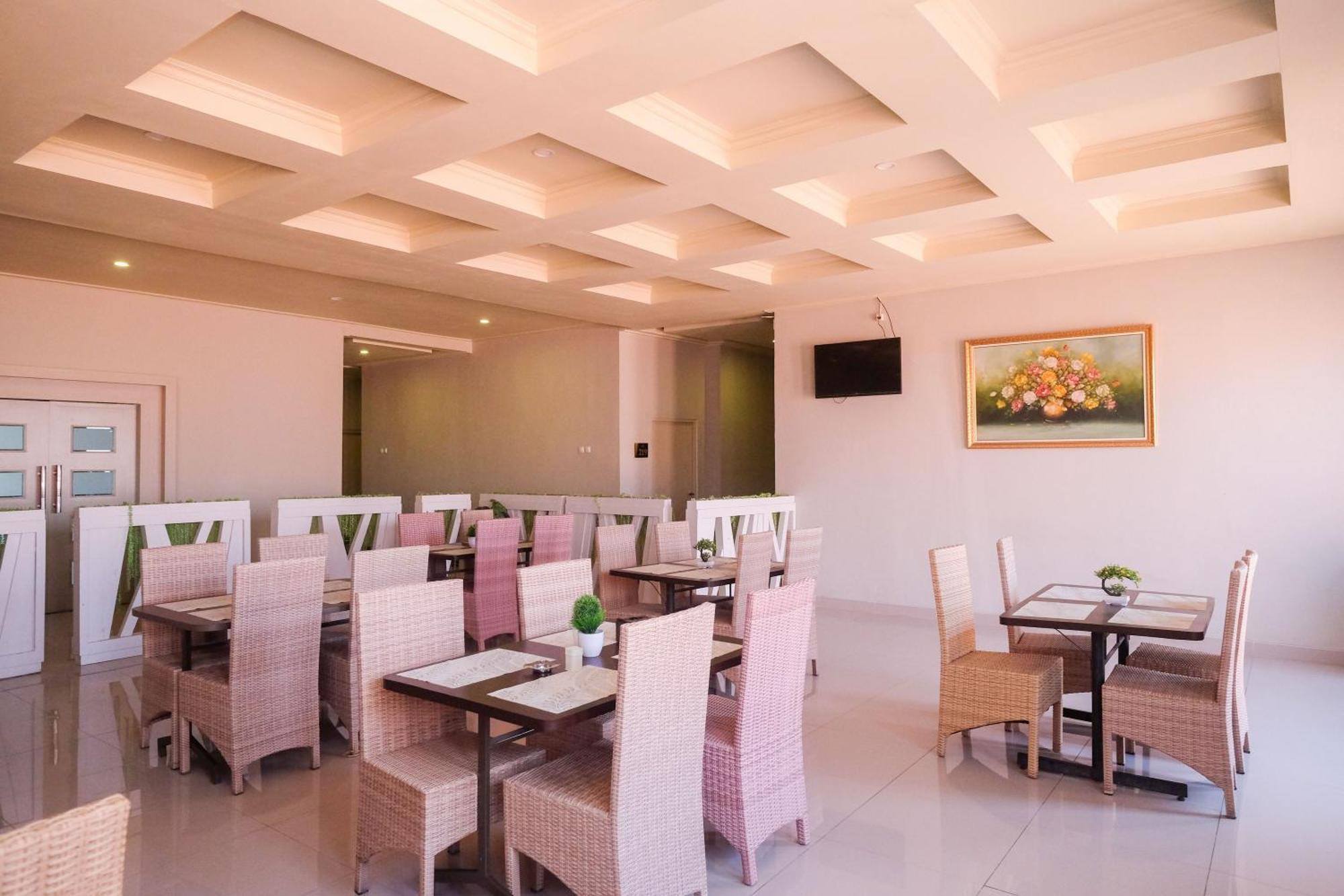Urbanview Hotel Dedy Jaya Brebes Eksteriør billede