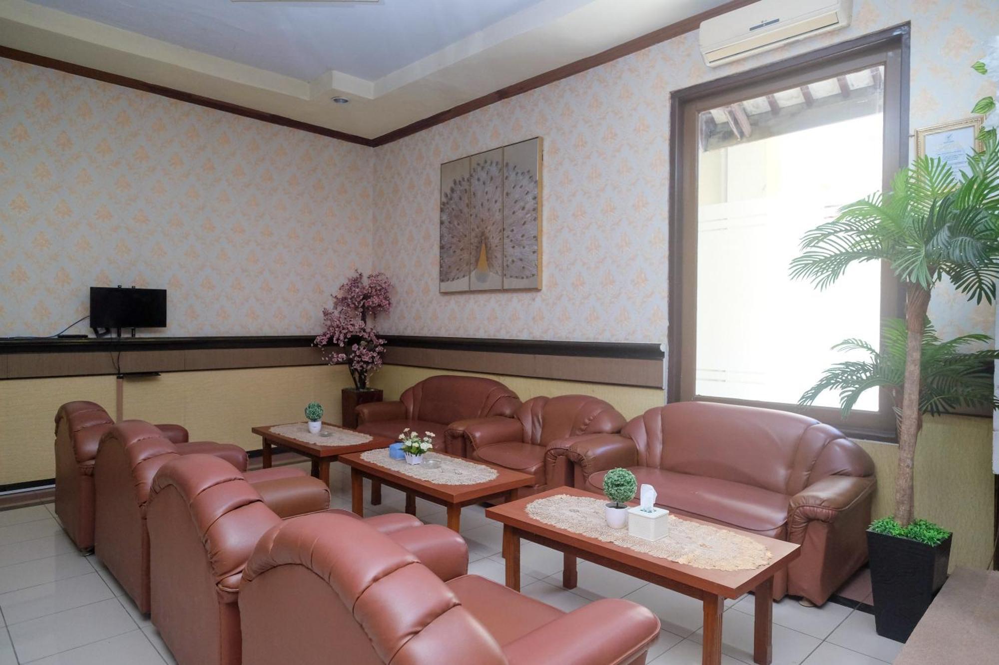 Urbanview Hotel Dedy Jaya Brebes Eksteriør billede