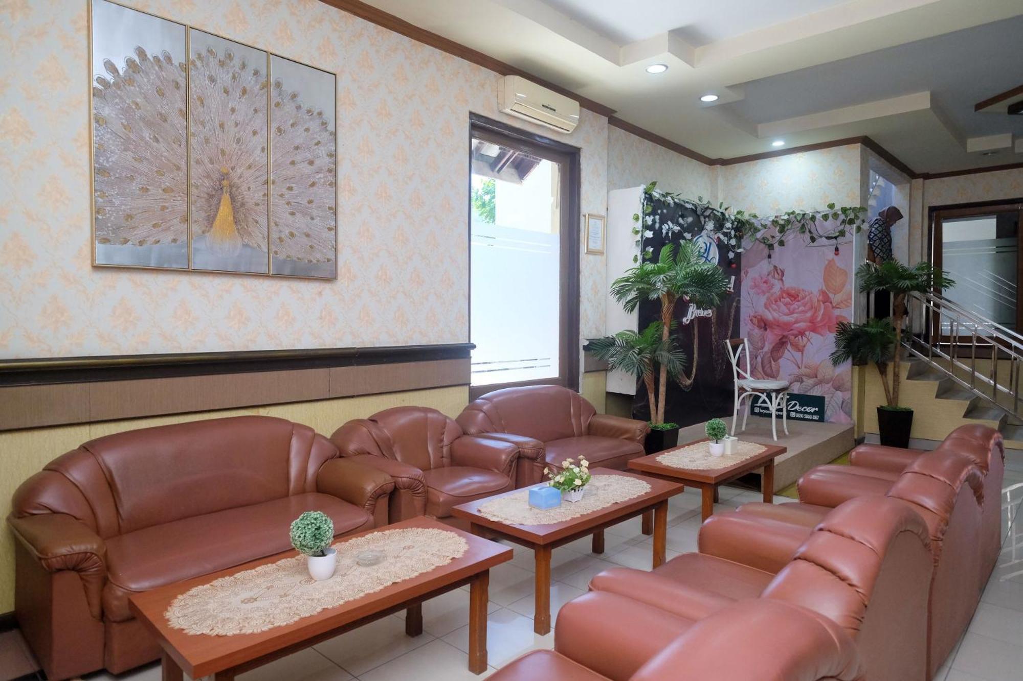 Urbanview Hotel Dedy Jaya Brebes Eksteriør billede