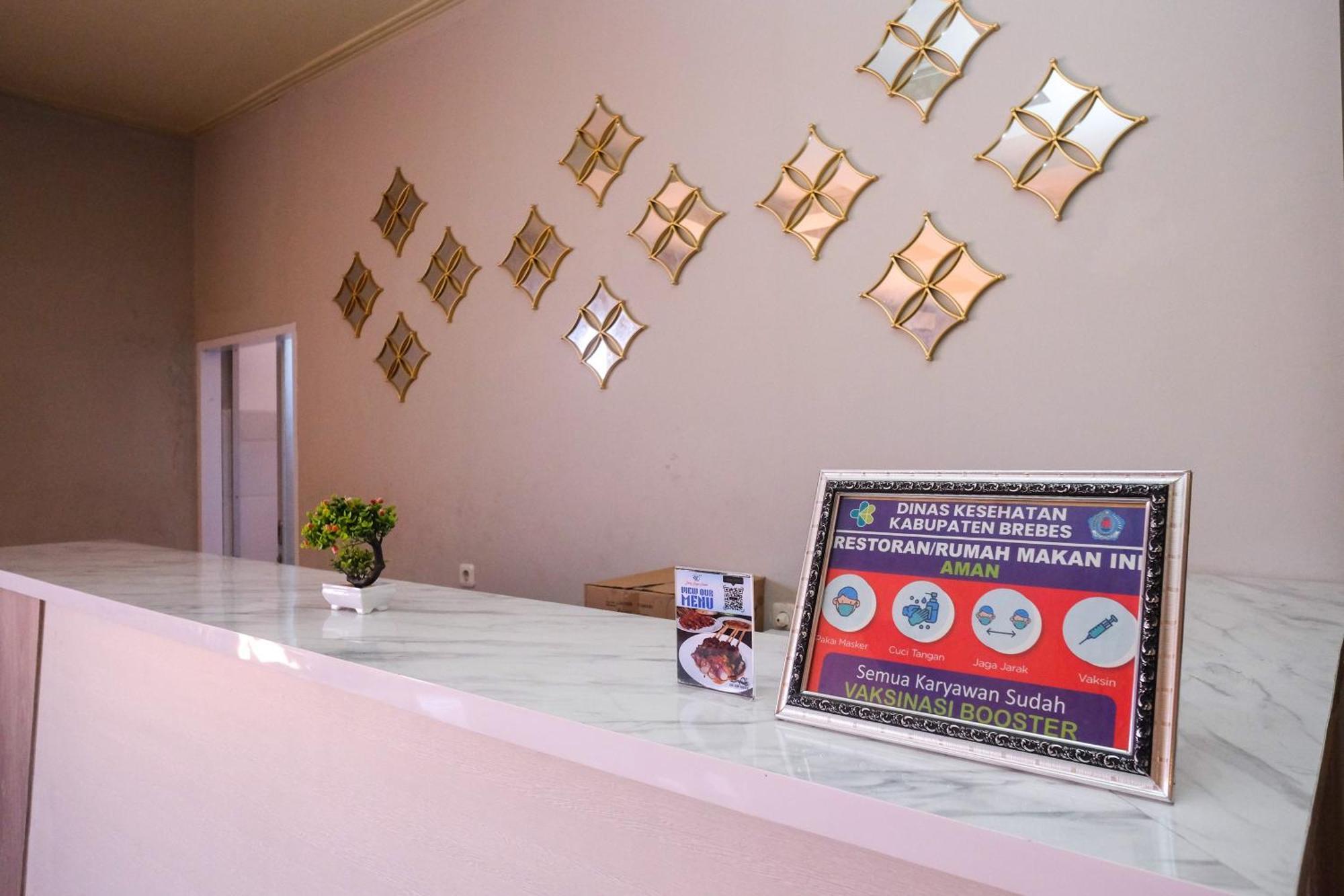 Urbanview Hotel Dedy Jaya Brebes Eksteriør billede