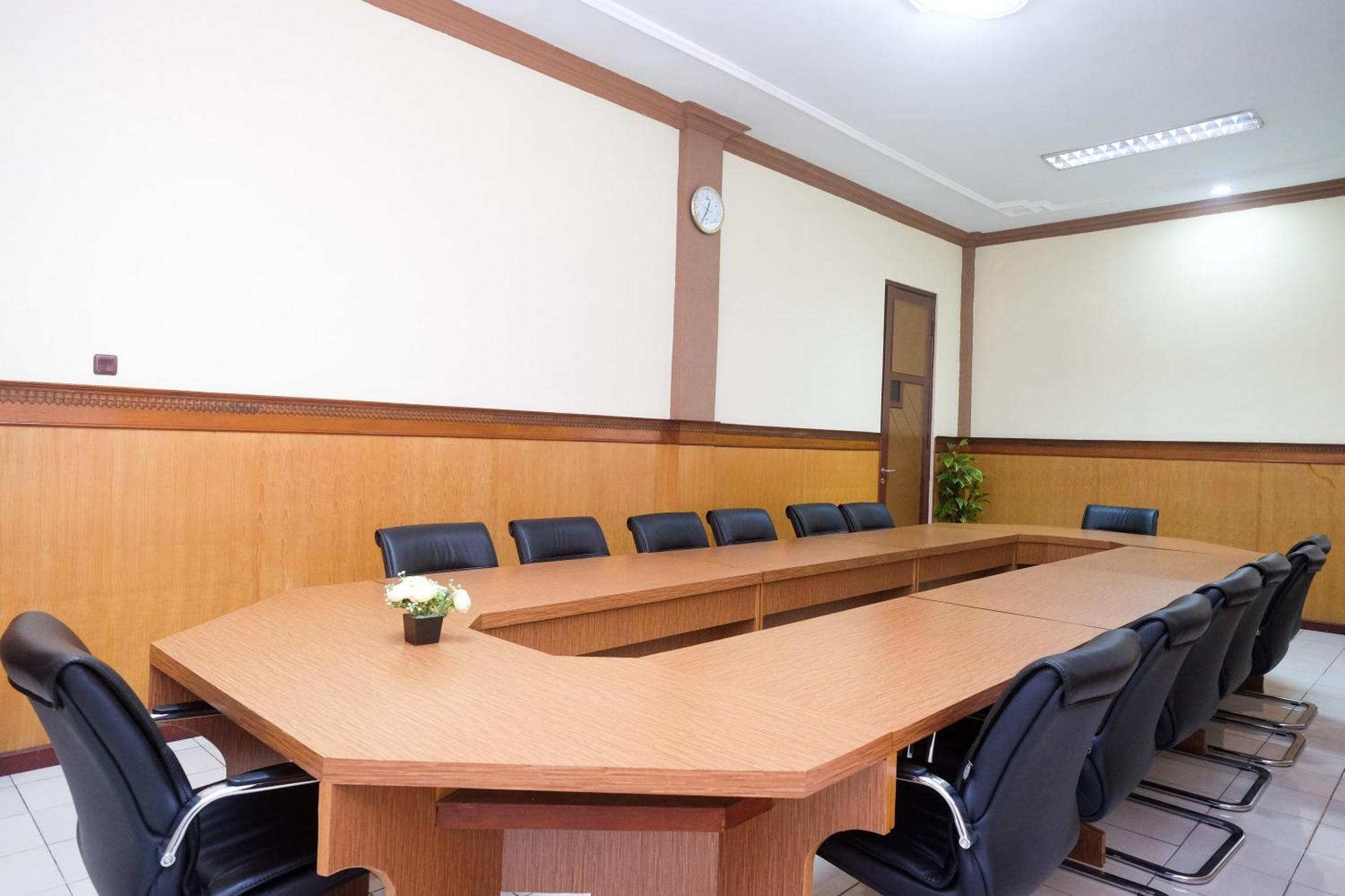 Urbanview Hotel Dedy Jaya Brebes Eksteriør billede