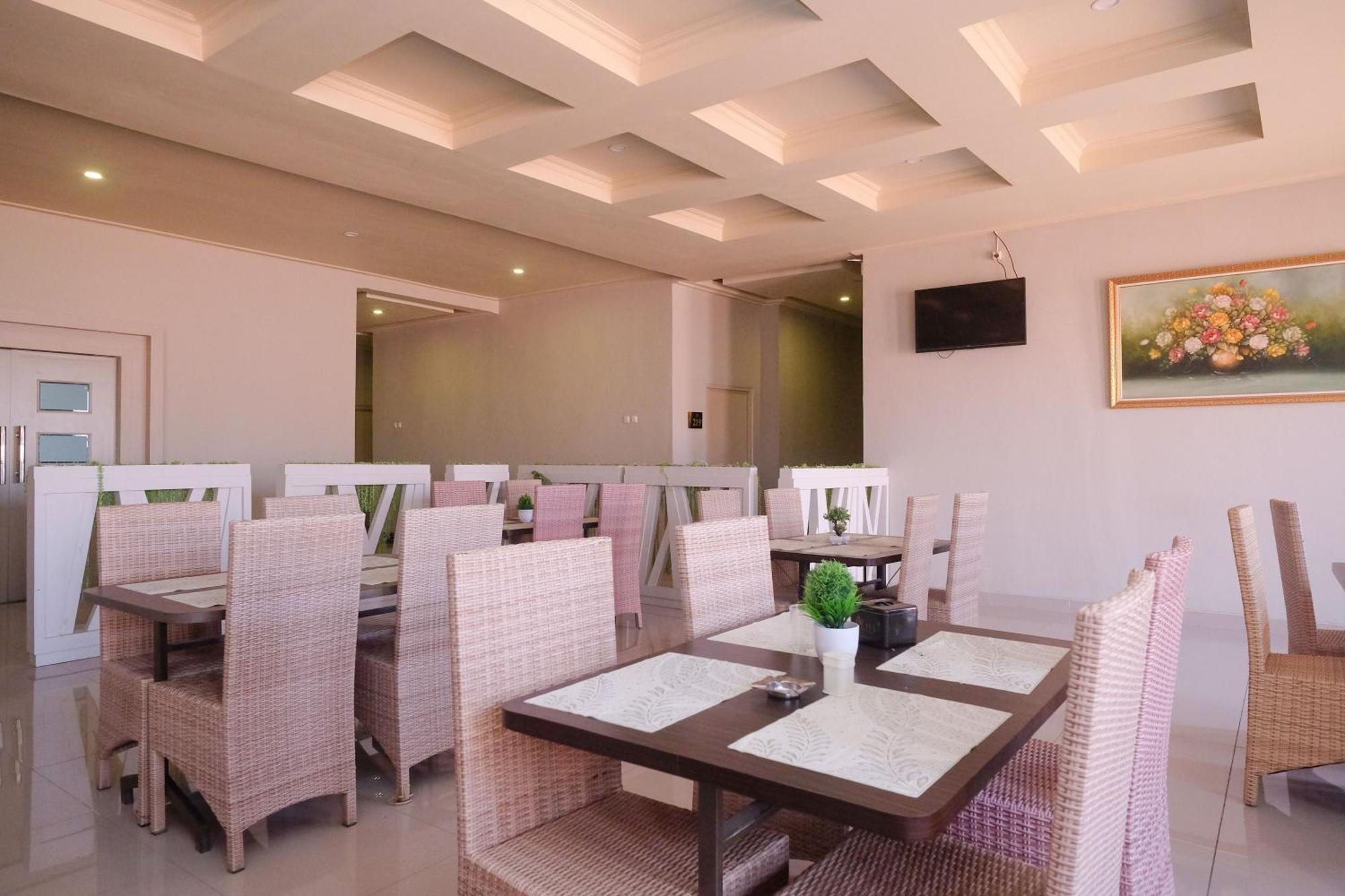 Urbanview Hotel Dedy Jaya Brebes Eksteriør billede