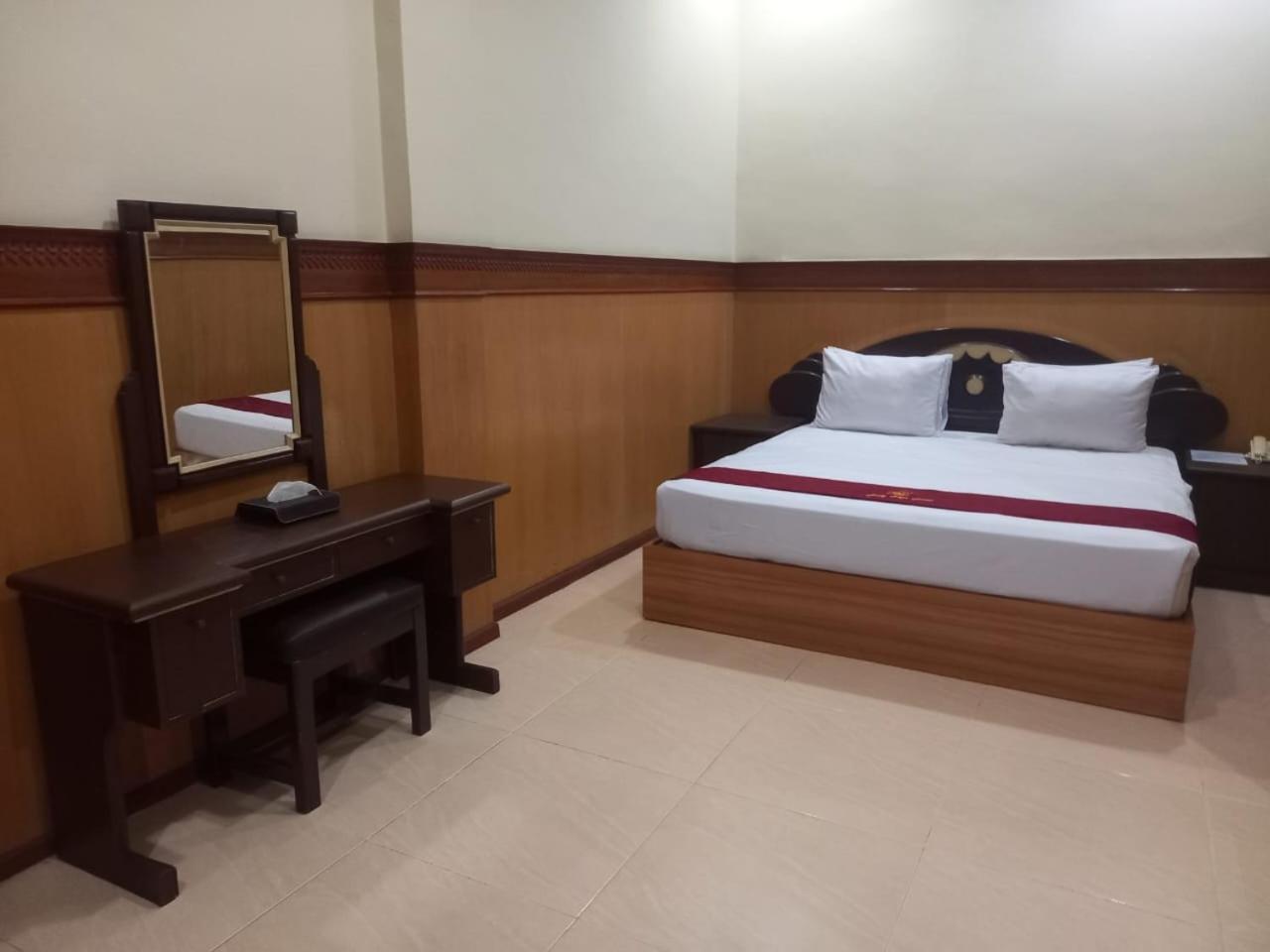 Urbanview Hotel Dedy Jaya Brebes Eksteriør billede