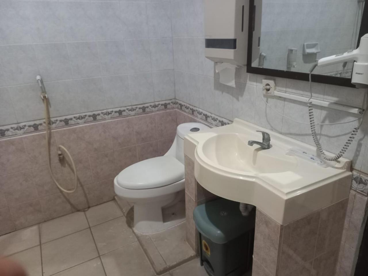 Urbanview Hotel Dedy Jaya Brebes Eksteriør billede