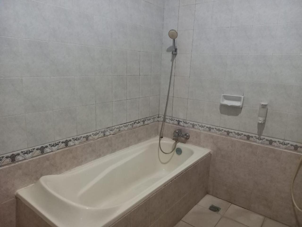 Urbanview Hotel Dedy Jaya Brebes Eksteriør billede