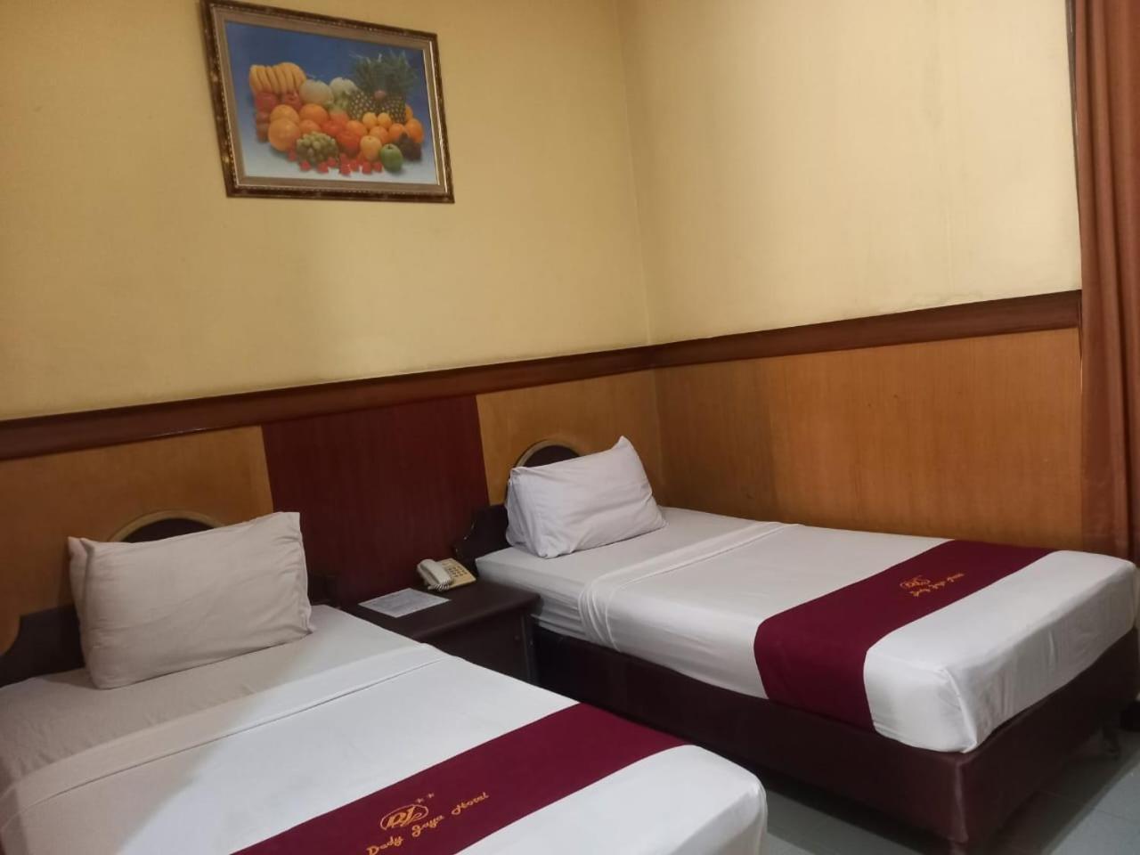 Urbanview Hotel Dedy Jaya Brebes Eksteriør billede