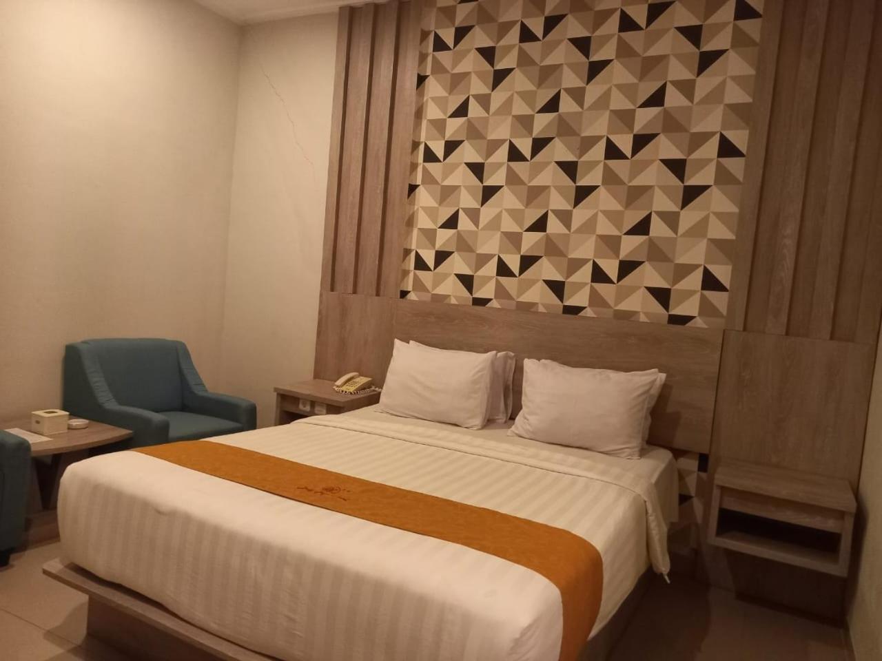 Urbanview Hotel Dedy Jaya Brebes Eksteriør billede