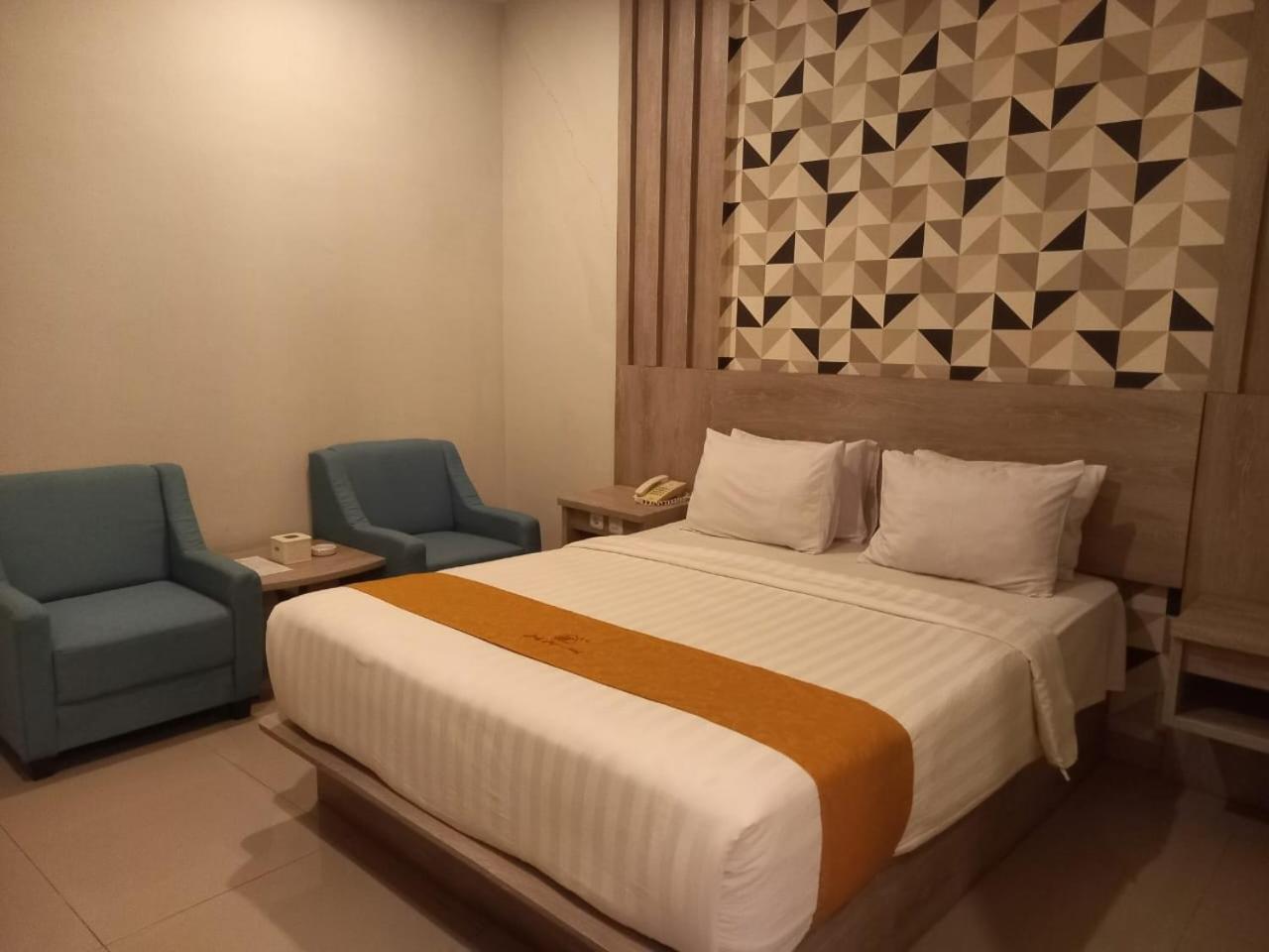 Urbanview Hotel Dedy Jaya Brebes Eksteriør billede