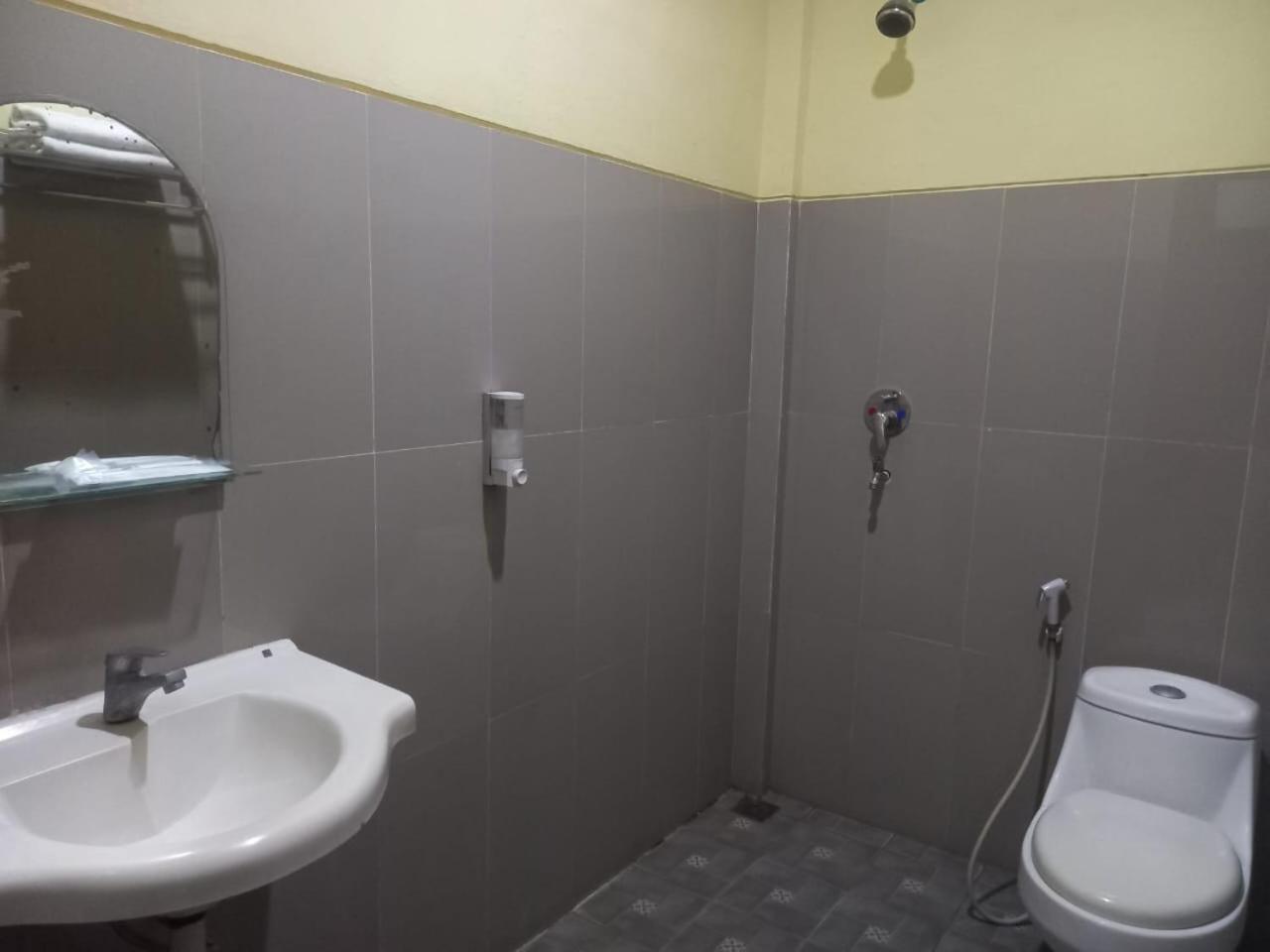 Urbanview Hotel Dedy Jaya Brebes Eksteriør billede