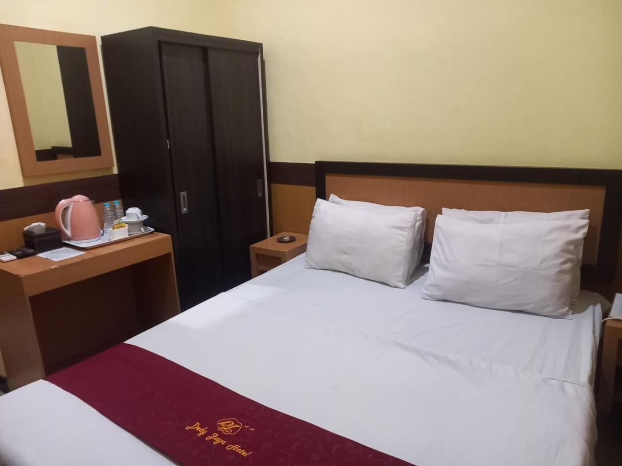 Urbanview Hotel Dedy Jaya Brebes Eksteriør billede